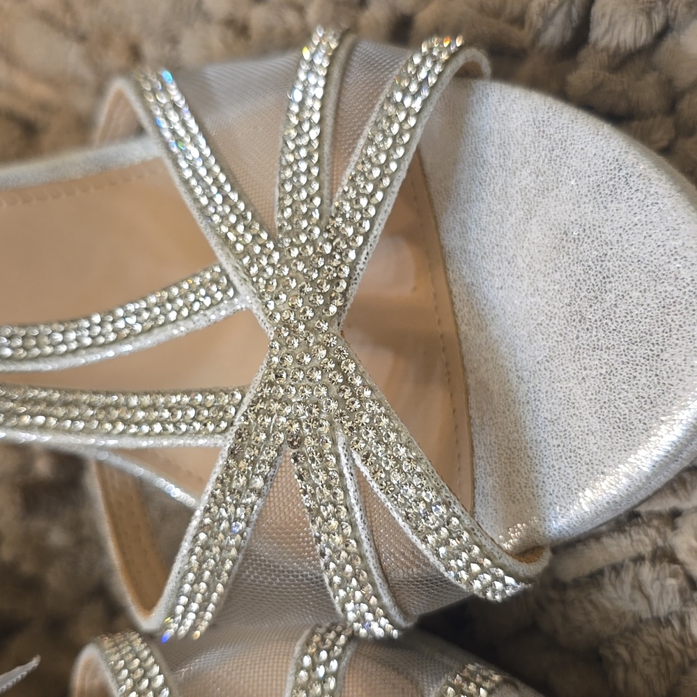 New I. Miller Women's Size Rhinestone Silver T-Strap Heel Shoe Adjustable Strap - Picture 2 of 10